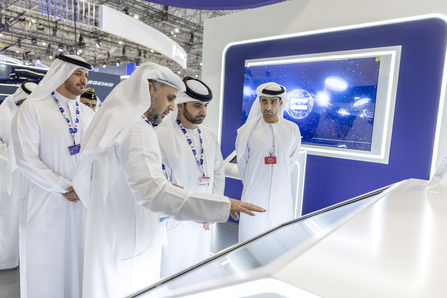 منصور بن محمد يشيد بدور معرض دبي للطيران في ترسيخ موقع الإمارات كوجهة رئيسية لصناعة الطيران العالمية