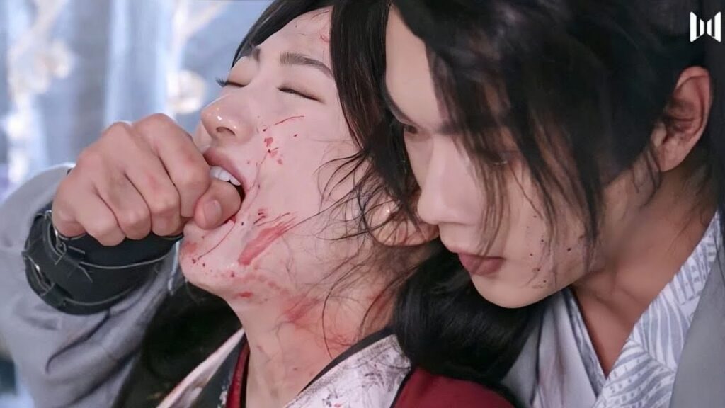 عليه ان يخرج السهم من جسدها و تعض يده من الألم ❤️🔥 ( ارض عجائب الحب )