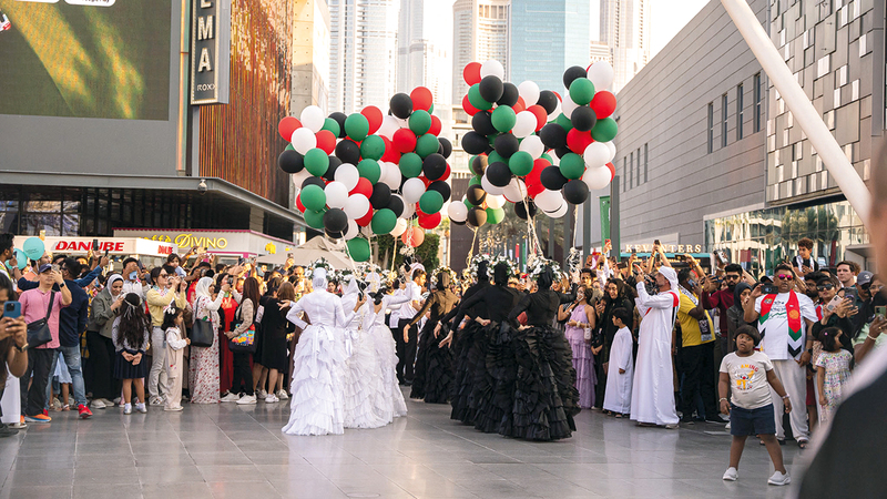 احتفالات عيد الاتحاد في دبي تنشر مشاعر الفخر والفرح.. من جميرا إلى جبال حتا احتفالات عيد الاتحاد في دبي تنشر مشاعر الفخر والفرح.. من جميرا إلى جبال حتا