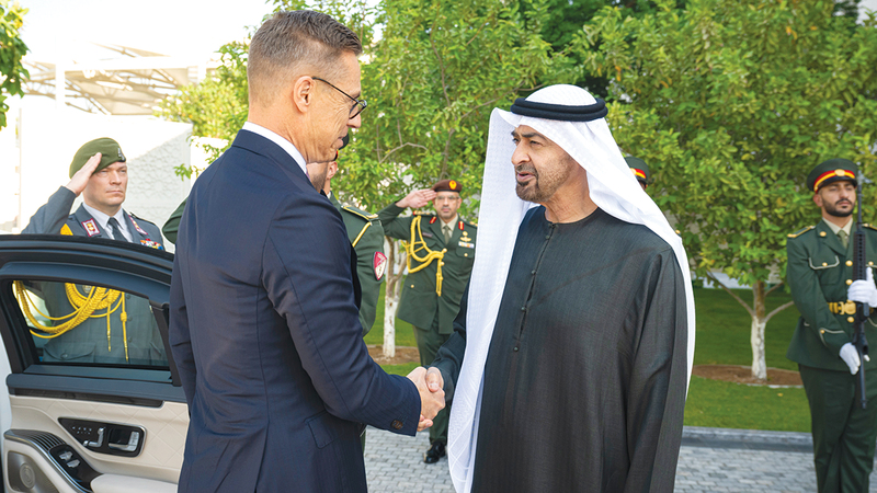 رئيس الدولة خلال استقباله ألكسندر ستوب. وام