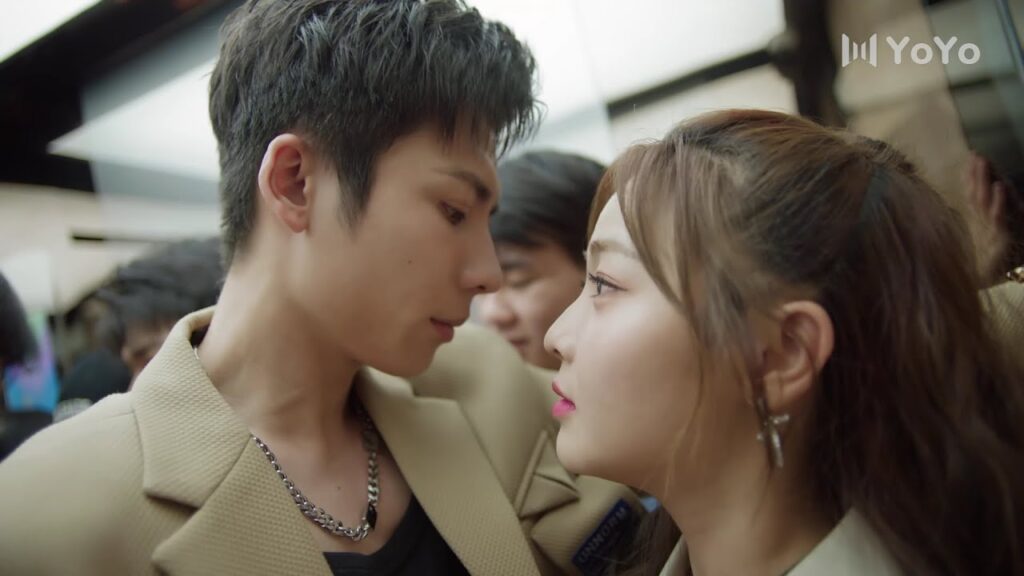 يواعد صديقة حبيبتـه و يخونها سراً 🔥 ( ارواح ضائعة على الطريق )