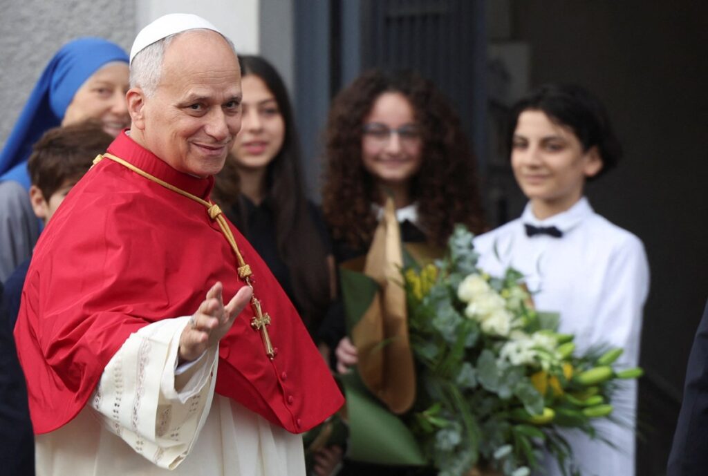 البابا ليو يلتقي قادة مسيحيي الشرق الأوسط ويندد بالعنف على أساس ديني