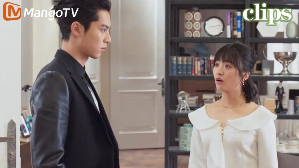 زعيم المدرسة يجبر فتاة على المواعدة معه، هذا مثير للاشمئزاز حقًا