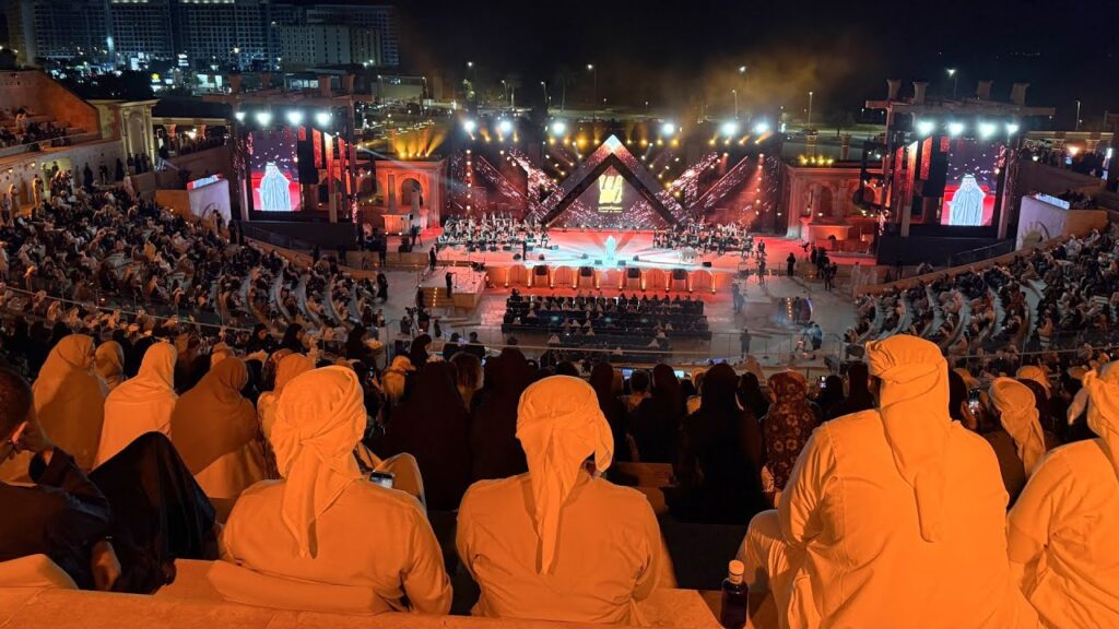 على مدرج خورفكان.. الجسمي يحيي احتفالات عيد الاتحاد بأغانٍ حماسية