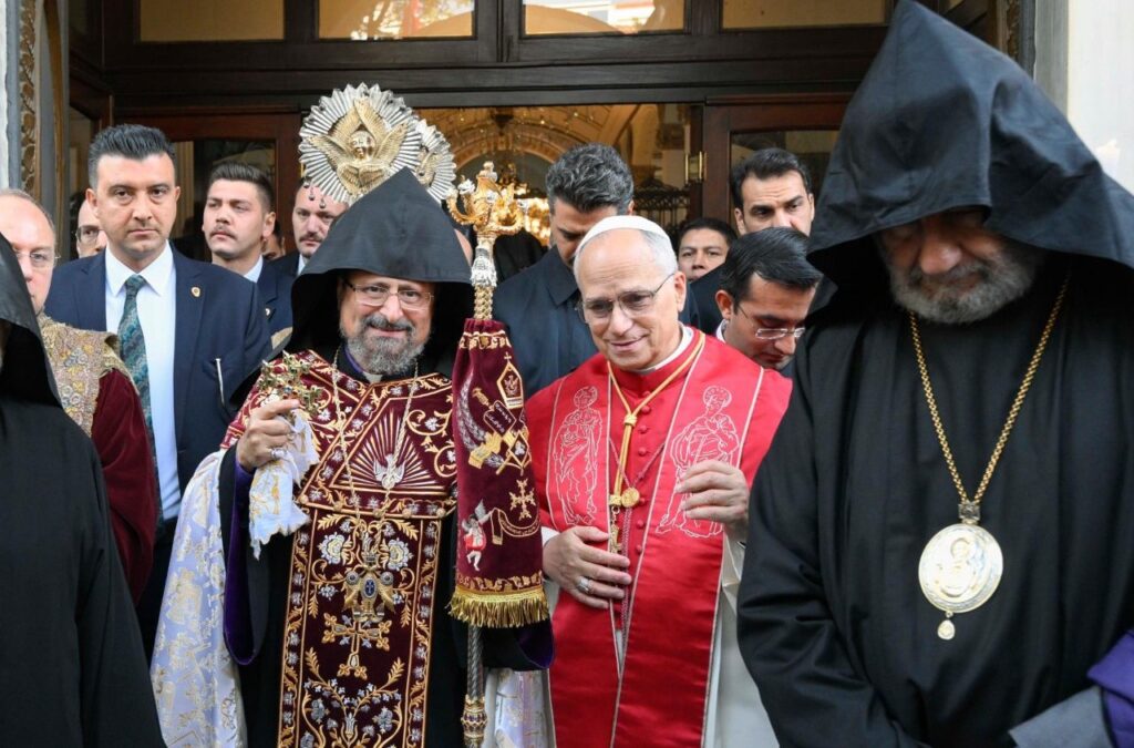 البابا لاوُن الرابع عشر يزور كاتدرائية الكنيسة الرسولية الأرمنية في اسطنبول