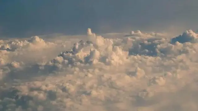 مشهد فوقي لغيمة