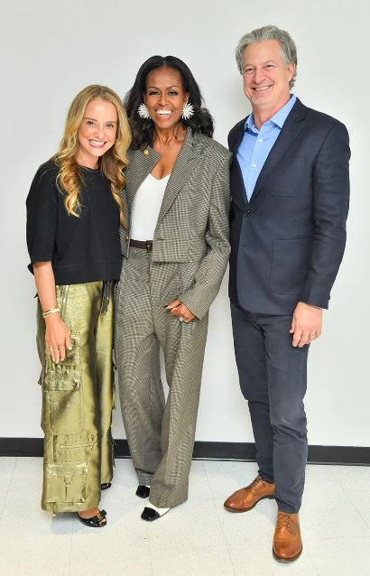 ميشيل اوباما تتألق ببدلة صوفية من تصاميم شانيل لموسم ربيع وصيف 2026 (انترنت)