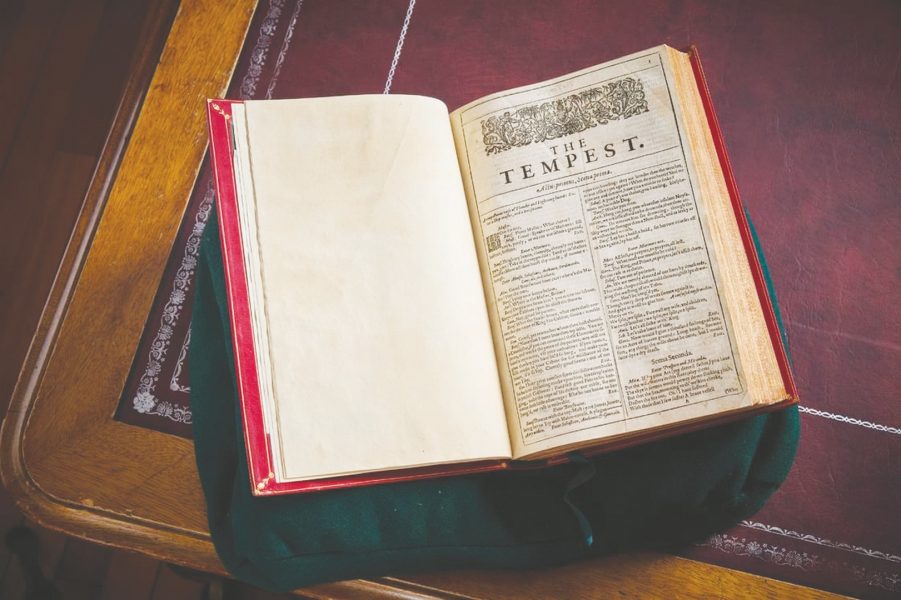 دار بيتر هارينغتون تعرض أحد أندر كتب شكسبير في “فن أبوظبي”