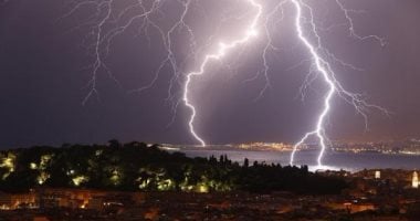 مصرع 3 أشخاص وإصابة سيدة صعقا بالكهرباء بسبب سوء الأحوال الجوية بالبحيرة