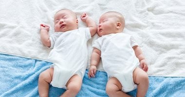 التخصيب المتعدد الأبوى.. برازيلية تلد توأما من أبوين مختلفين.. القصة مثيرة