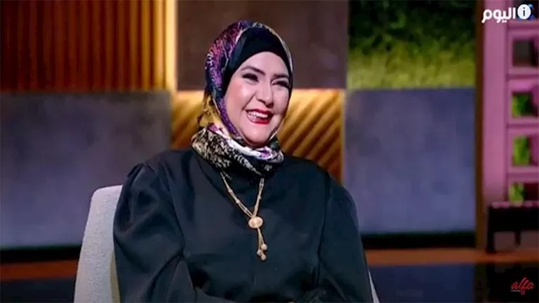 " بعد خلعها الحجاب".. أول تعليق من منال عبد اللطيف على انتقادات الجمهو