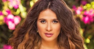 ما الذى تقصده ياسمين عبد العزيز من منشورها الغامض؟