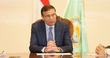 وزير الزراعة يحيل متورطين فى التلاعب بالأسمدة بـ 4 محافظات للنيابة