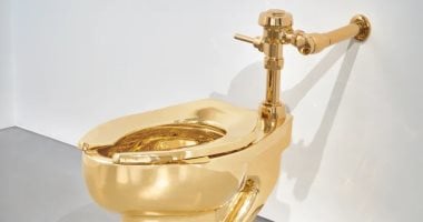 عرض مرحاض مصنوع من الذهب عيار 18 للبيع بـ 10 ملايين دولار فى مزاد نيويورك