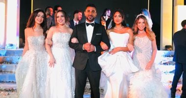 أحمد سعد يتوسط 4 فنانات بفساتين الزفاف.. صور وفيديو
