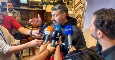 استقبال حافل بالنجم ياسر جلال فور وصوله الجزائر لتكريمه بمهرجان وهران