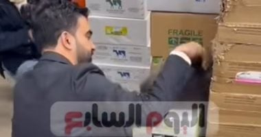 مصر أم الدنيا.. عمدة نيويورك يخطف الأنظار فى زيارة محل مصرى.. فيديو