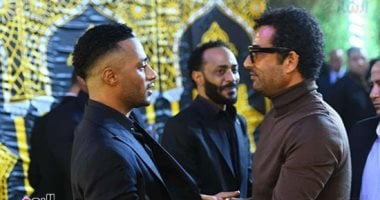 عمرو سعد ولقاء سويدان وجوري بكر أول الحضور فى عزاء والد محمد رمضان.. صور