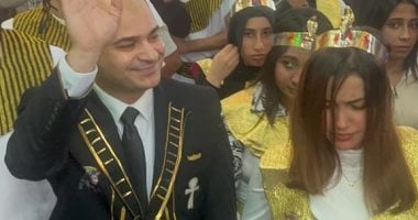 مرشح لمجلس نواب يظهر بالزى الفرعونى فى حملة دعاية بالدقهلية.. صور مرشح لمجلس نواب يظهر بالزى الفرعونى فى حملة دعاية بالدقهلية.. صور