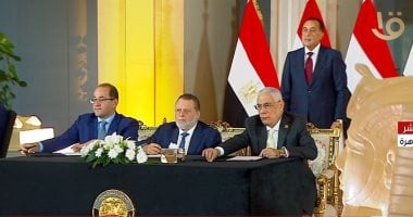 النائب العام يوقع وثيقة تسليم المضبوطات الذهبية للبنك المركزى المصرى