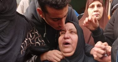 انهيار والدة وخطيبة صاحب ملجأ حيوانات ضحية صديقه أثناء جنازته.. صور انهيار والدة وخطيبة صاحب ملجأ حيوانات ضحية صديقه أثناء جنازته.. صور