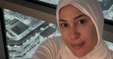 هند صبري تؤدي مناسبك العمرة في ليلة عيد ميلادها