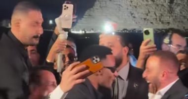 محمد رمضان يغنى يا حبيبى وأحمد السقا يشاركه الاحتفال.. فيديو وصور