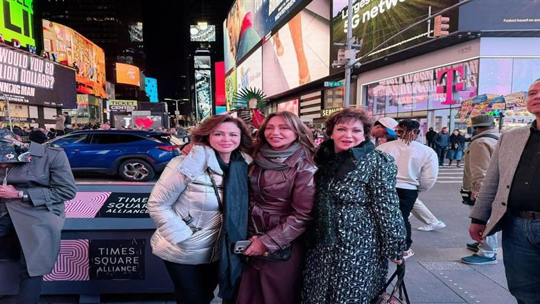 إلهام شاهين وليلى علوي ولبلبة في جولة بشوارع نيويورك (صور)