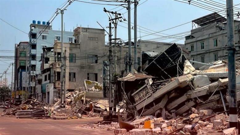 زلزال بنجلاديش يضرب استوديو DBC News أثناء البث.. مفأجاة في رد فعل المذيعة (فيديو)