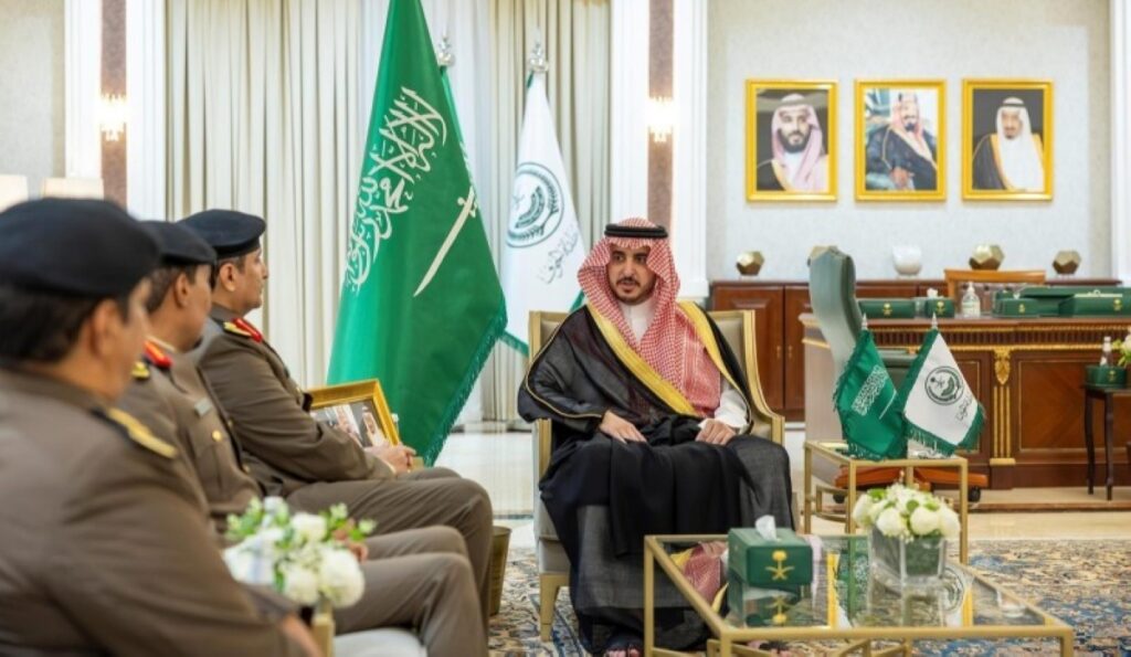 أمير الجوف يستقبل مدير المرور المعيَّن حديثاً - أخبار السعودية
