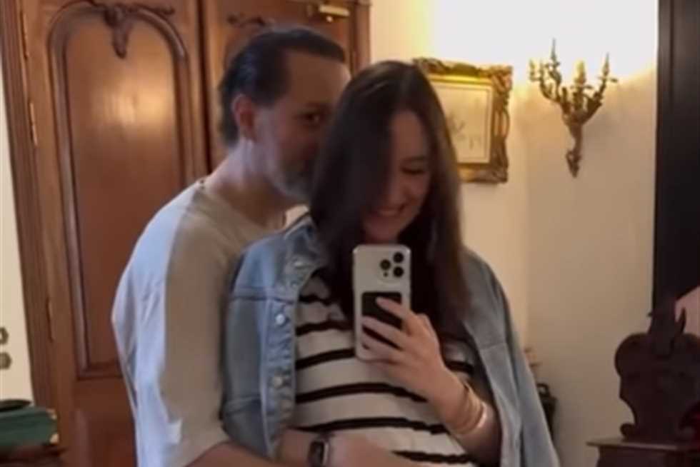 «بعد ولادة صعبة».. زوجة محمد محمود عبدالعزيز تدخل العناية المركزة «بعد ولادة صعبة».. زوجة محمد محمود عبدالعزيز تدخل العناية المركزة