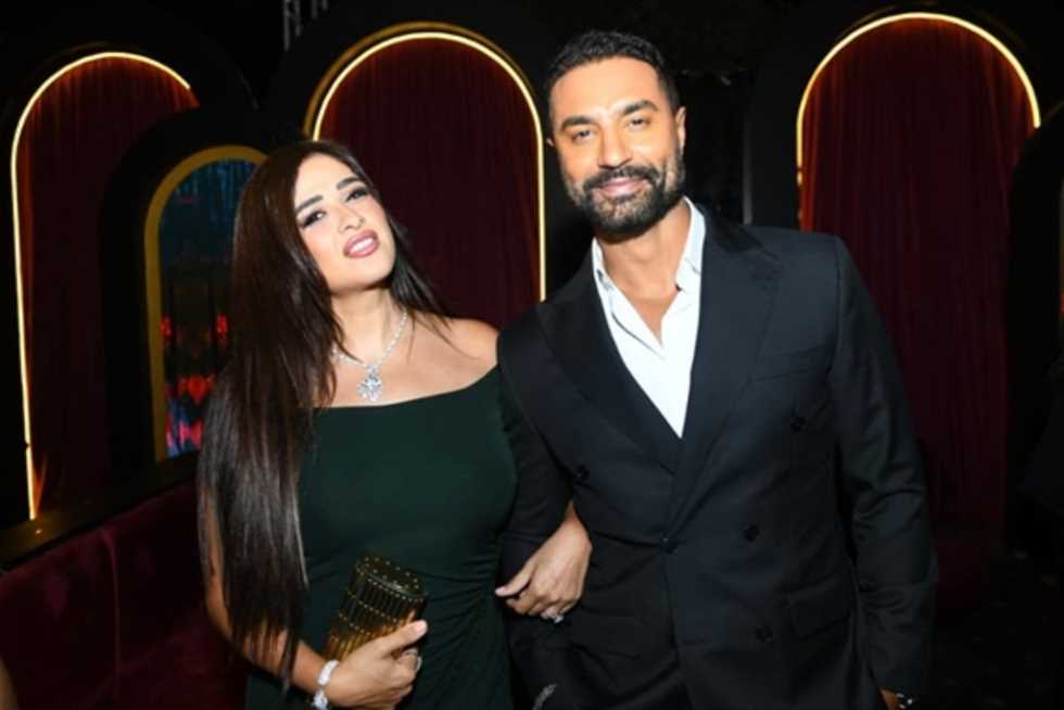 ظهور ياسمين عبدالعزيز وكريم فهمي في حفل زفاف هادي الباجوري يشعل السوشيال ميديا.. والجمهور: «ألذ ثنائي» ظهور ياسمين عبدالعزيز وكريم فهمي في حفل زفاف هادي الباجوري يشعل السوشيال ميديا.. والجمهور: «ألذ ثنائي»