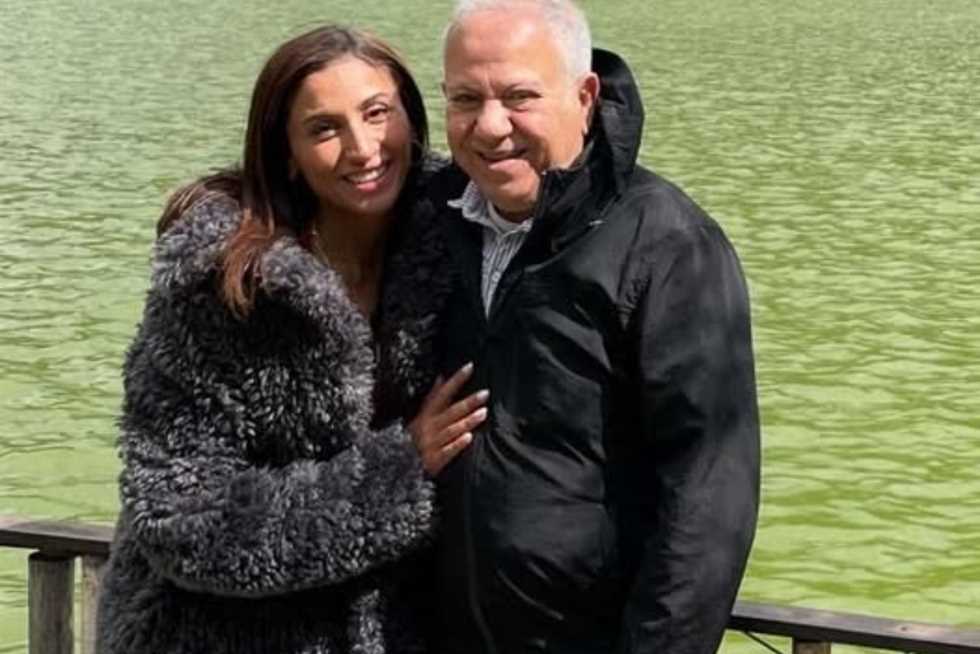 «كل اللي بيتقال إشاعات أنا ودينا أخوات».. محمد محمود يمازح جمهور دينا الشربيني