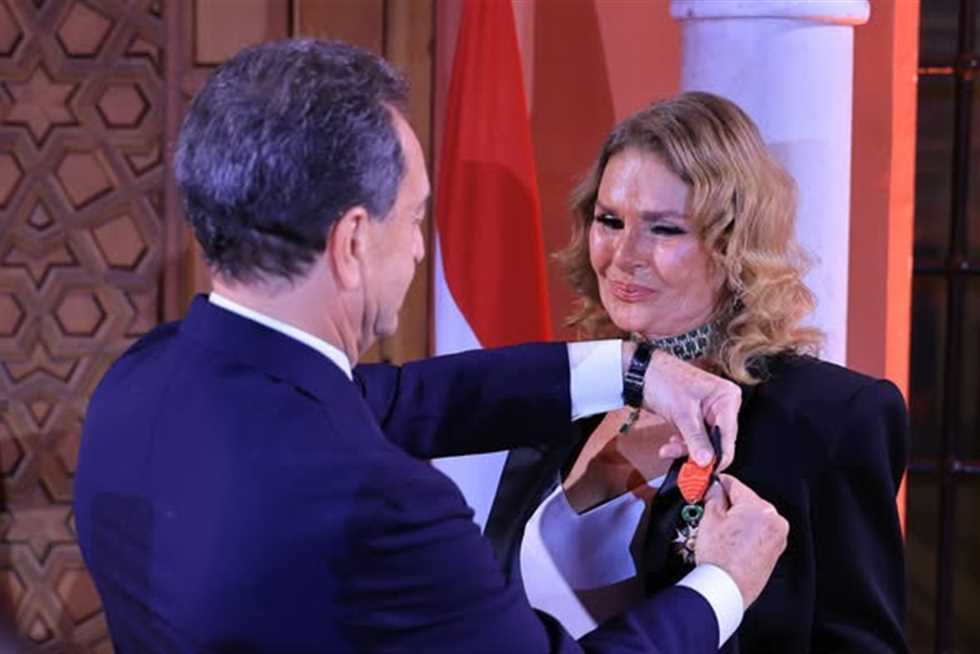 المهن التمثيلية: التكريم الفرنسي لـ يسرا اعتراف عالمي بمكانة الفنان المصري