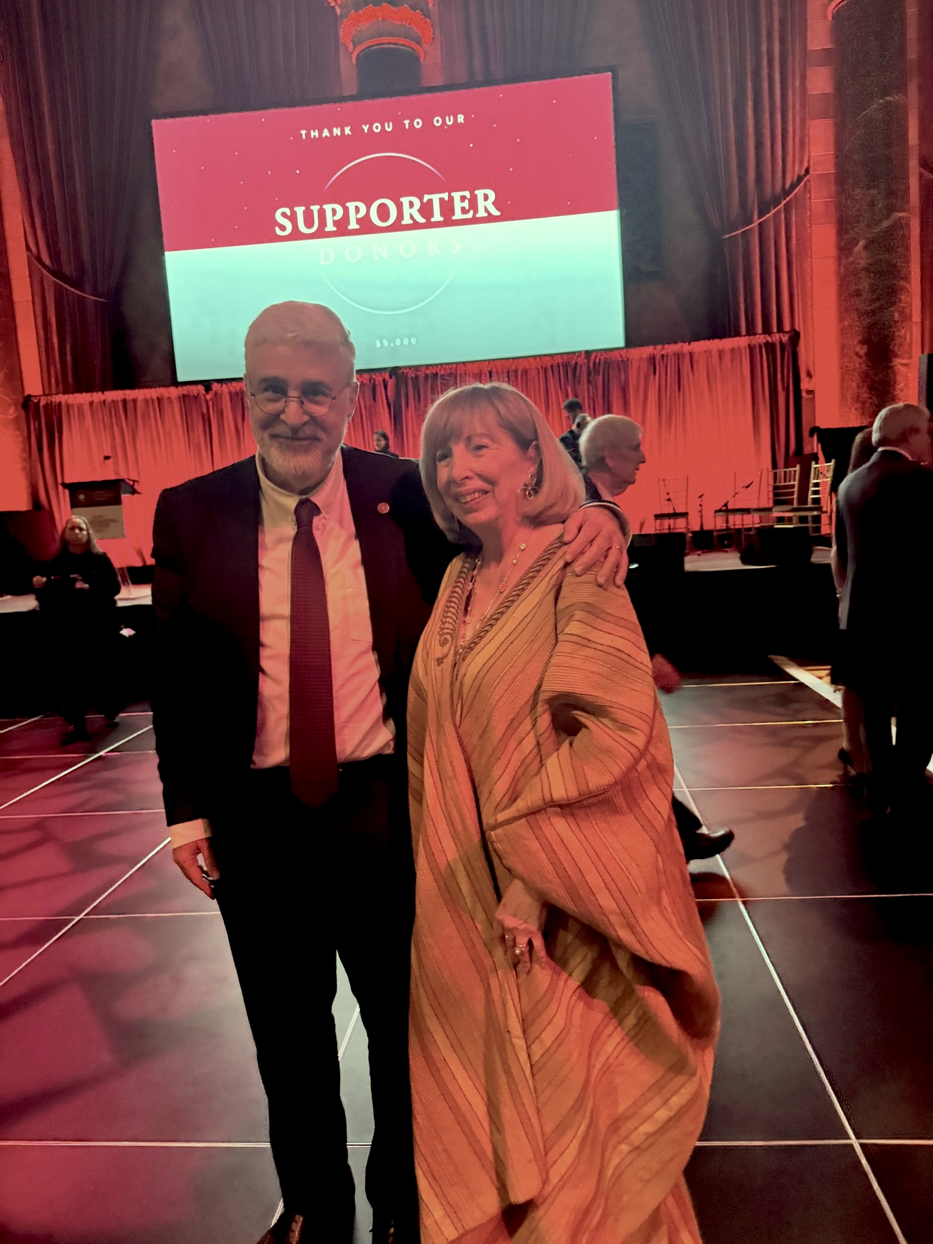 -	مي الريحاني ورئيس الجامعة البروفسور فضلو خوري