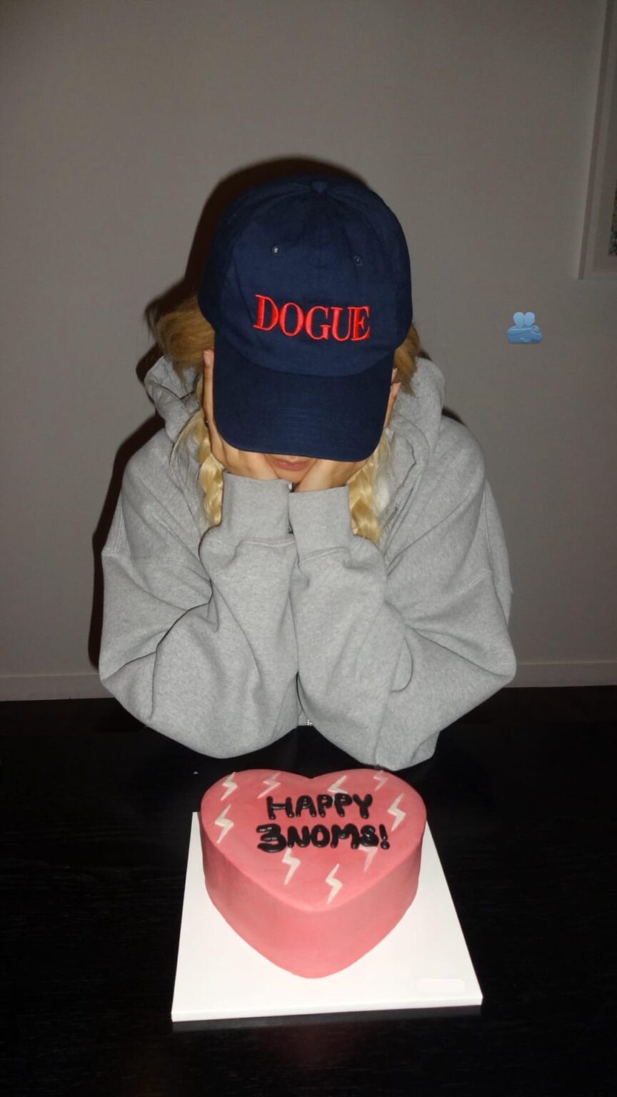 251127 تحديث قصة روزي على الانستغرام