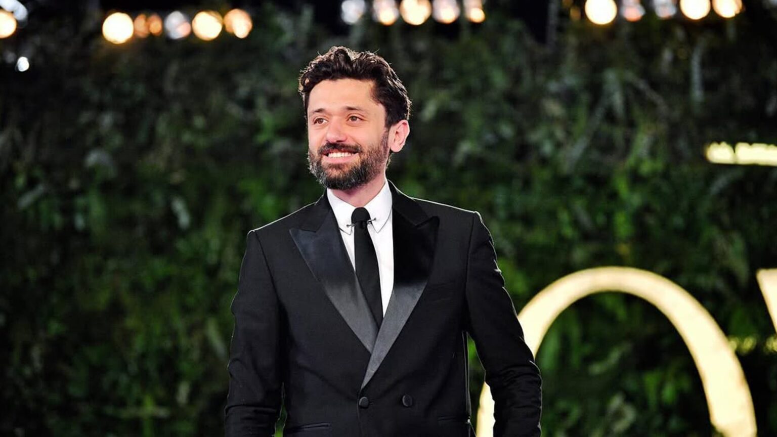 جرح لم يلتئم.. لماذا تضخم إسرائيل خبرًا عائليًا يخص أسرة محمود عبد العزيز ؟