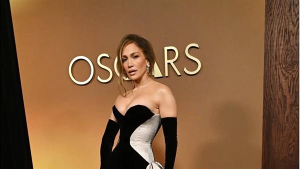 جينيفر لوبيز تخطف الأنظار بإطلالة جذابة في حفل الأوسكار – نيوز رووم جينيفر لوبيز تخطف الأنظار بإطلالة جذابة في حفل الأوسكار - نيوز رووم