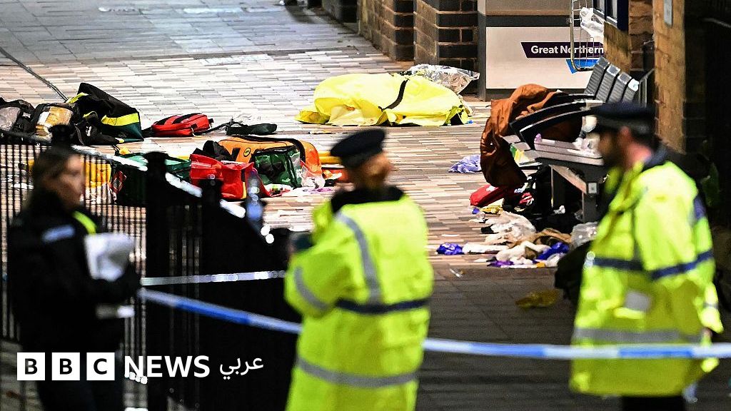 لندن: حادثة طعن في قطار تخلف إصابات "مهددة للحياة"، والشرطة البريطانية توقف مشتبهين بهما