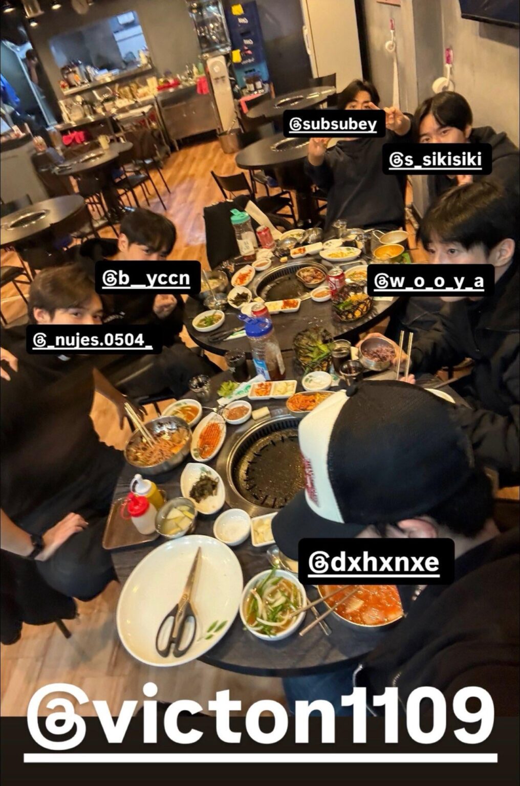 اجتمعت فرقة VICTON في صورة جديدة قبل الذكرى التاسعة لتأسيسها