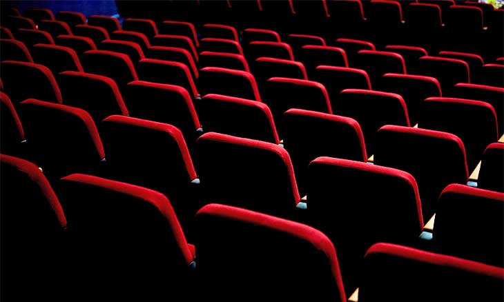 ثمانية متفرجين فقط في عرض مسرحي مغربي… والجدل يتجدد حول غياب الجمهور ثمانية متفرجين فقط في عرض مسرحي مغربي... والجدل يتجدد حول غياب الجمهور