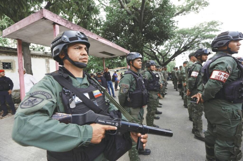 انتشار عسكري ضخم في فنزويلا رداً على الحشد الأمريكي Al Bayan