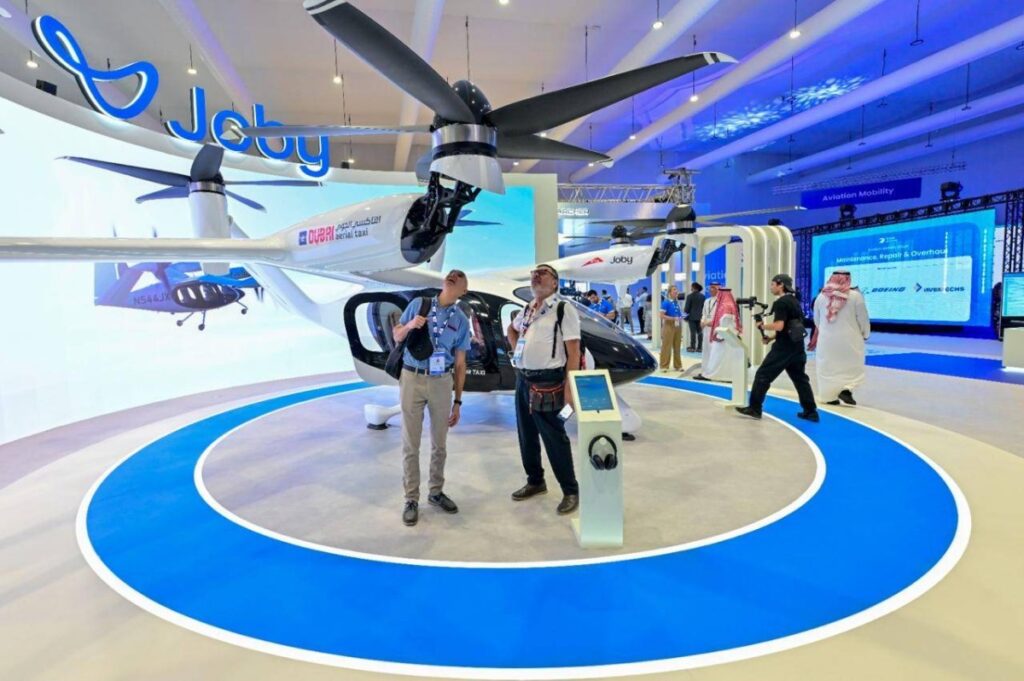 تعرفة التاكسي الجوي مقاربة لتعرفة مركبات الليموزين Al Bayan