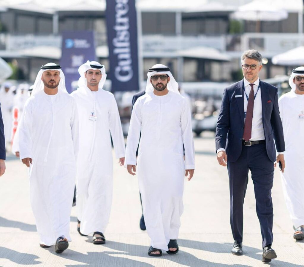 حمدان بن محمد يزور معرض دبي للطيران ويتفقّد جانباً من أحدث الطائرات المشاركة Al Bayan