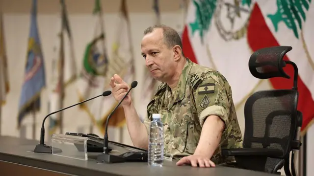 في لحظة حساسة، الجيش اللبناني مكلف بنزع السلاح… والزيارة أُلغيت قبل أن تبدأ.