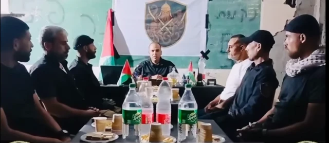 يقود رامي حلس مجموعة "قوات الدفاع الشعبي"