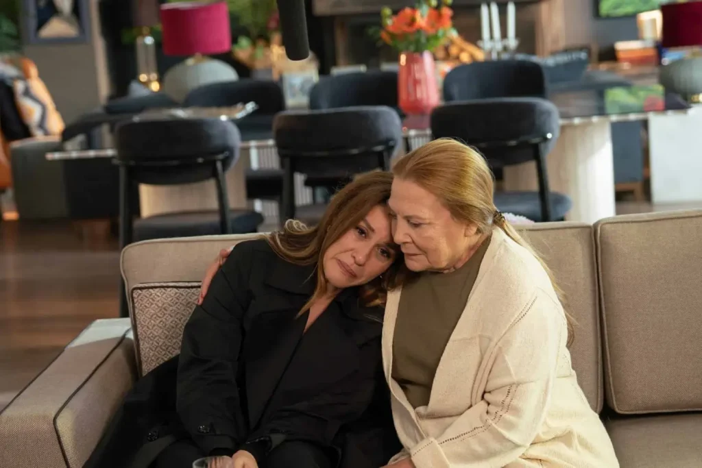 مسلسل شراب التوت الحلقة 114.. أحداث مؤلمة برحيل دوغا ومصطفى وزواج عبدالله مسلسل شراب التوت الحلقة 111.. قرار صادم يقلب حياة عائلة أونال