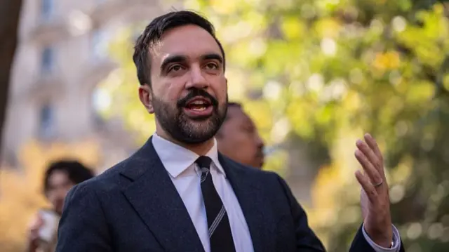 زهران ممدان في إحدى جولاته الانتخابية بمدينة نيويورك