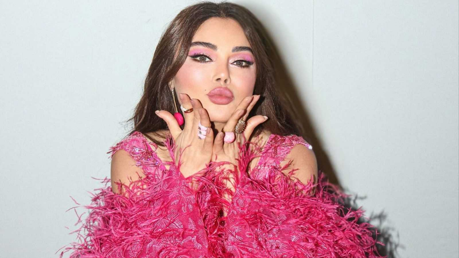 هدية لكل الأصدقاء.. هيفاء وهبي تطرح كليب "إحنا الشلة" – فوشيا foochia-logo