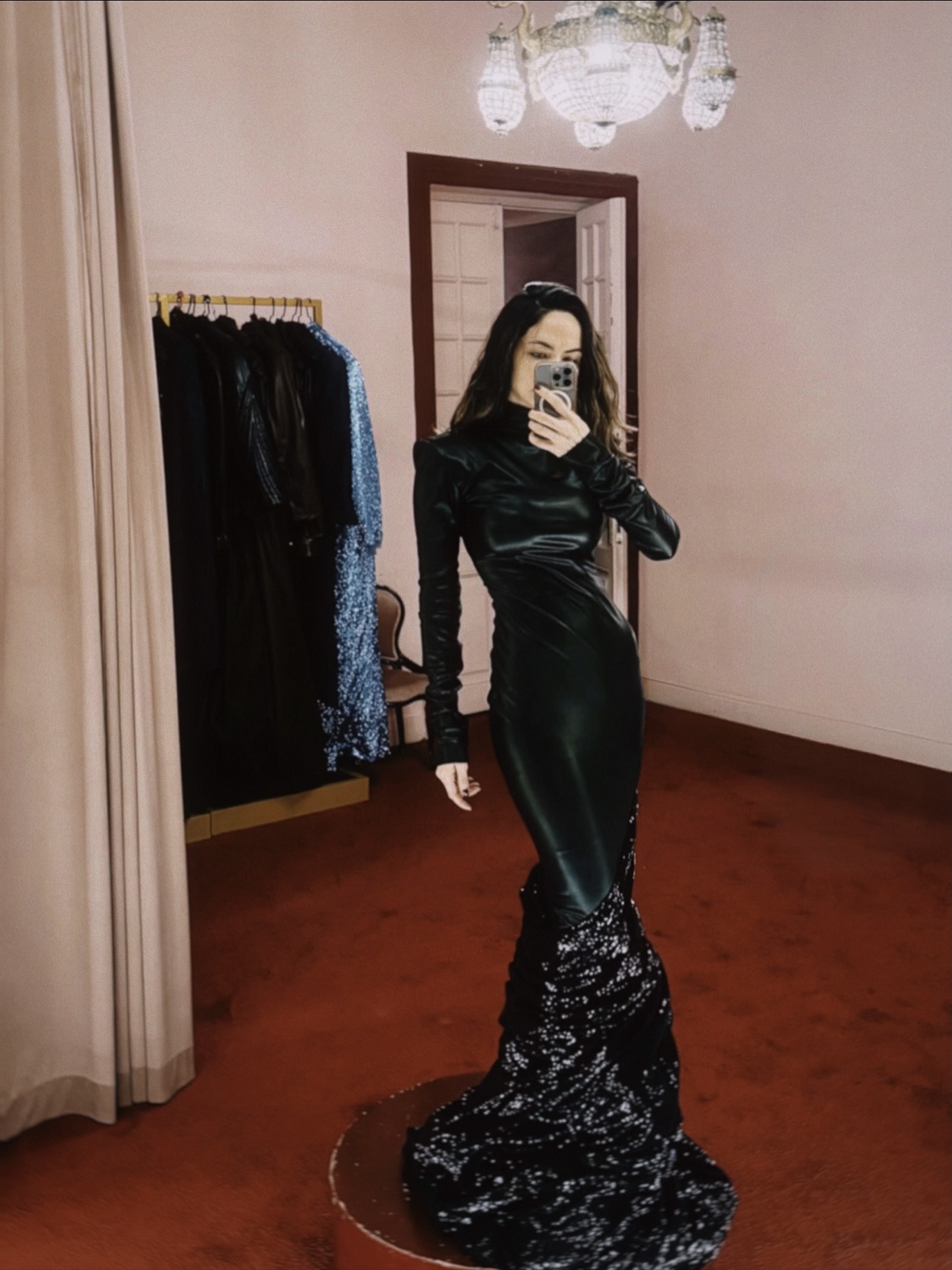 سميّة رضا  بتصميم Kojak Studio (إنستغرام)